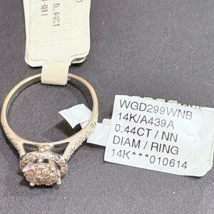 Elegant 14K Gold Diamond Ring